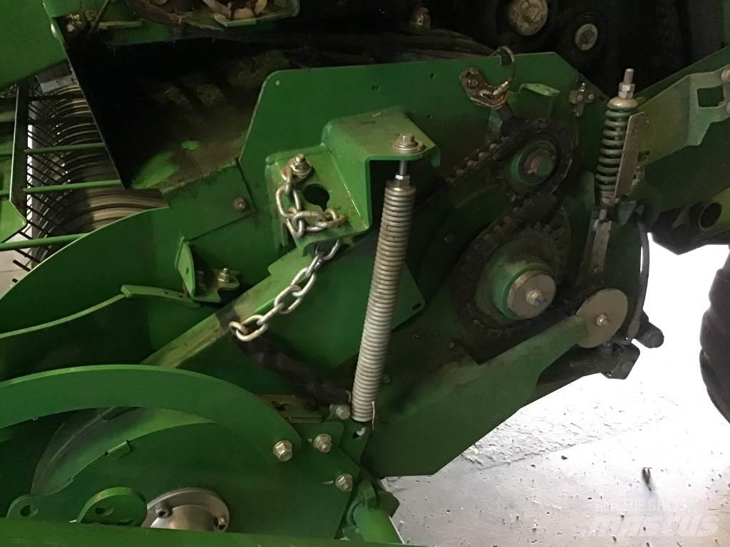 John Deere V461M Rundballenpressen