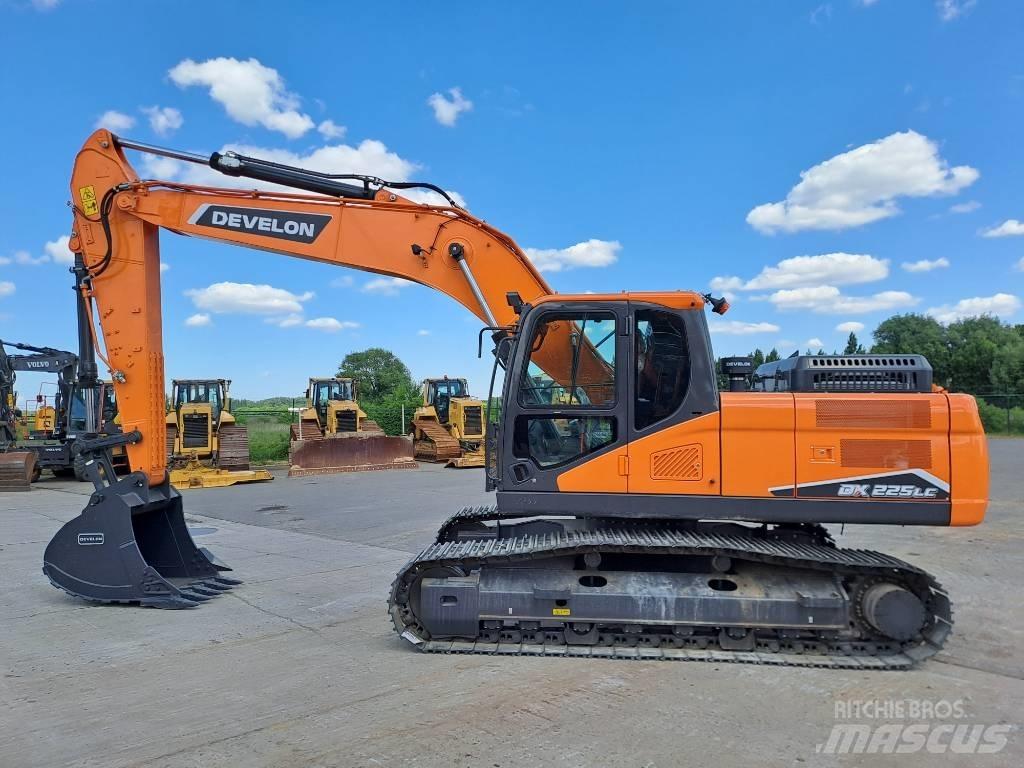 Develon DX225LC-7M Raupenbagger