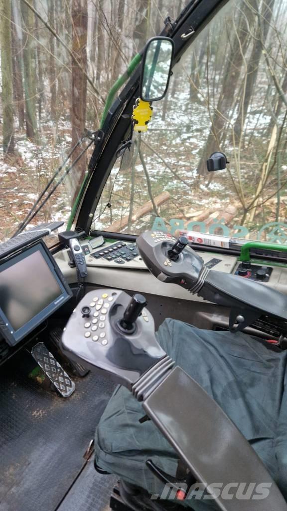 John Deere 770 D Harvester