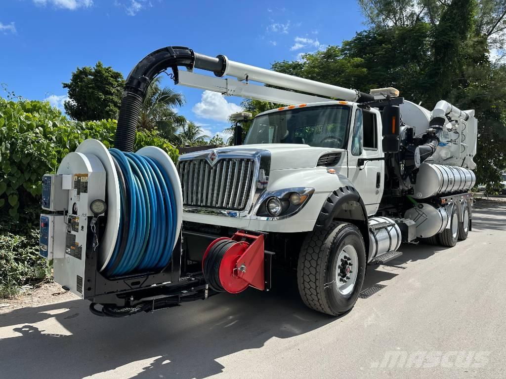 International 7600 Saug- und Druckwagen