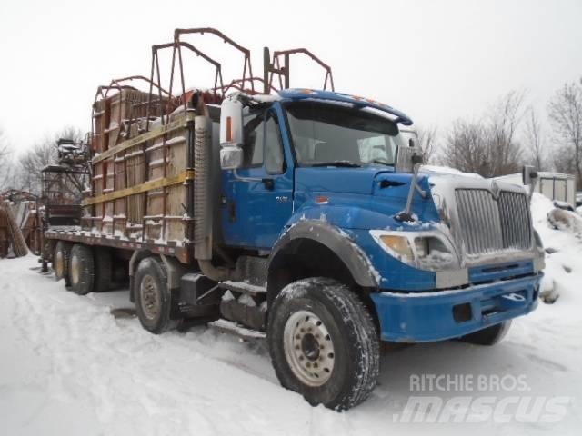 International 4600 Pritschenwagen/Pritschenwagen mit Seitenklappe