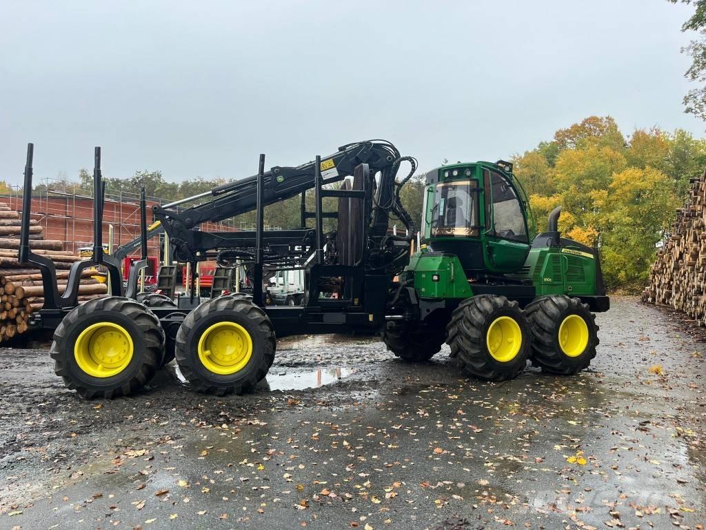 John Deere 1110 E Forwarder