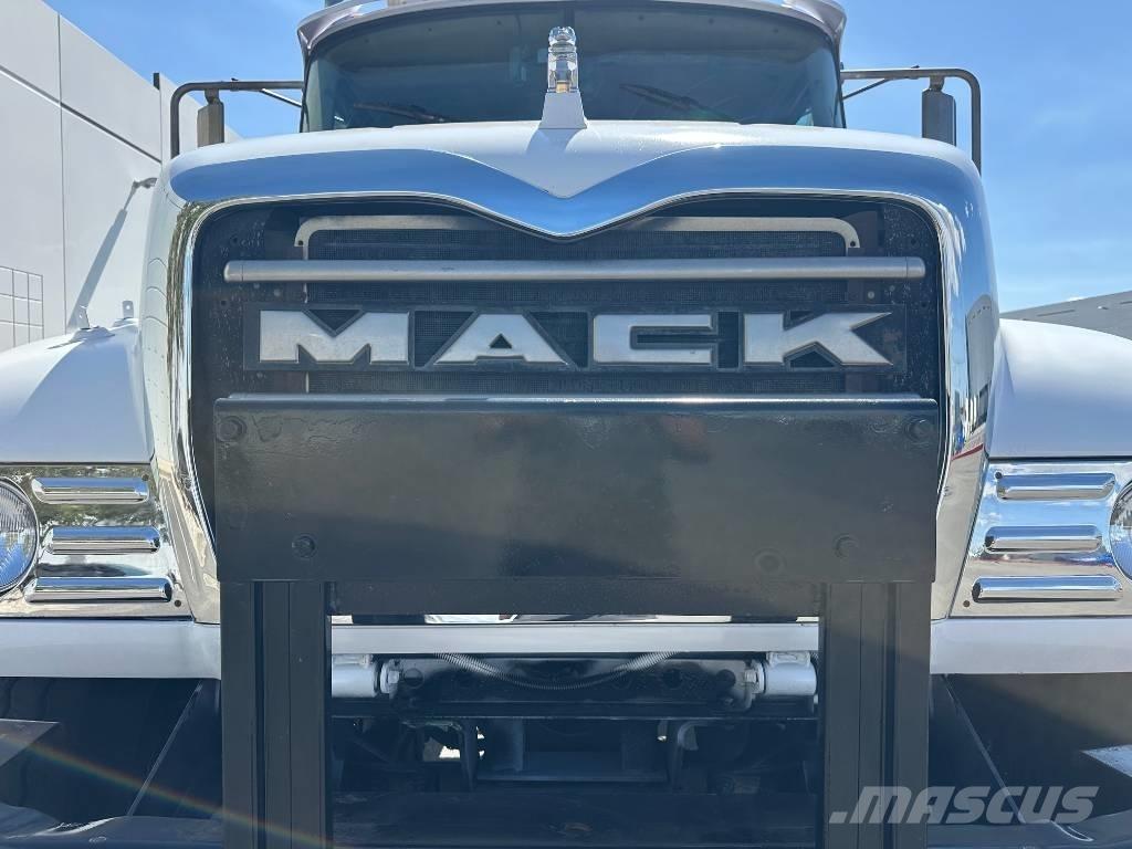 Mack CV 713 Absetzkipper