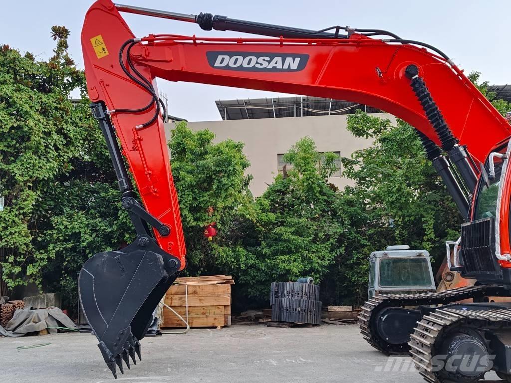 Doosan DX300LC-9C Raupenbagger