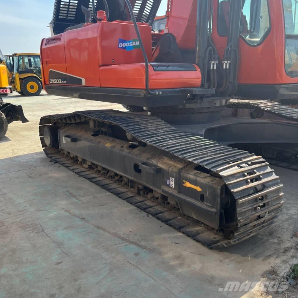Doosan DX 300 Raupenbagger