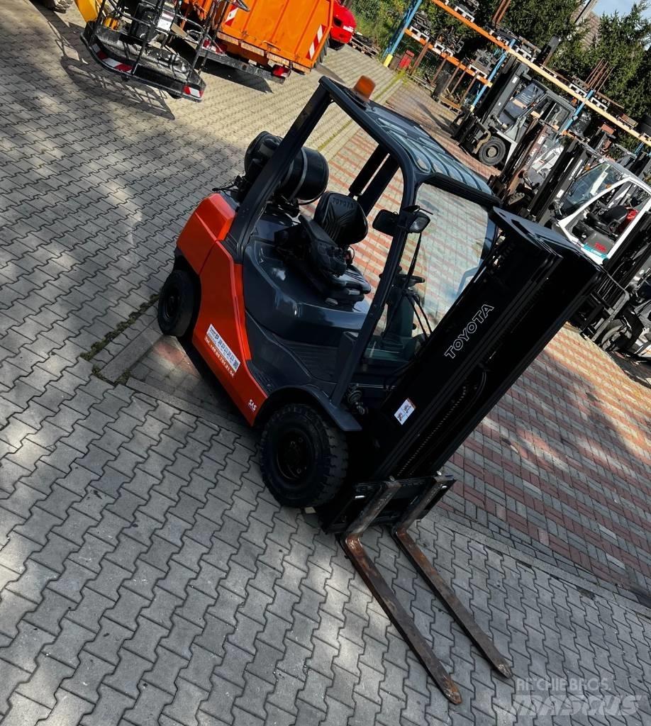 Toyota 02-8 FG F 25 LPG heftrucks