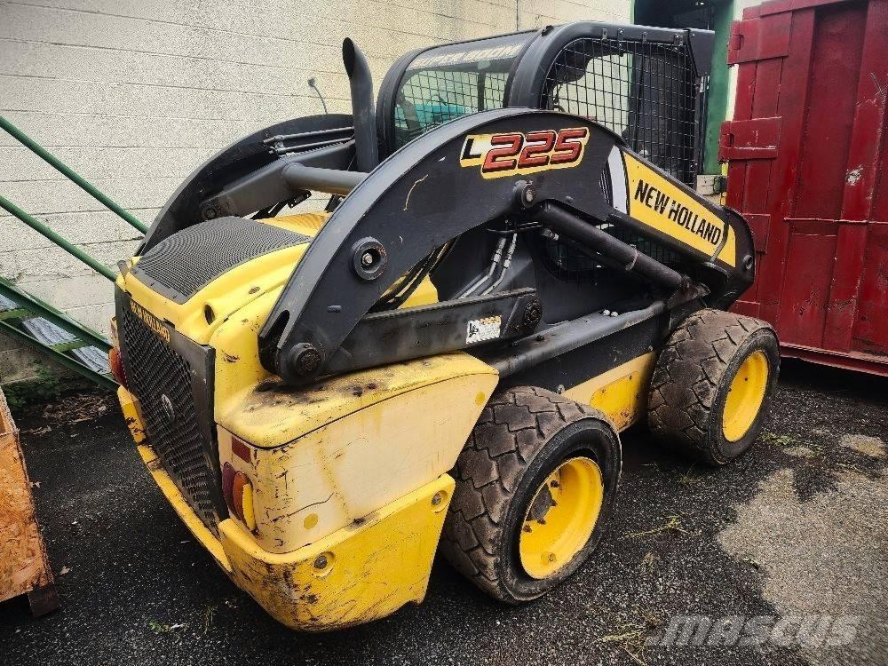 New Holland 225L Kompaktlader