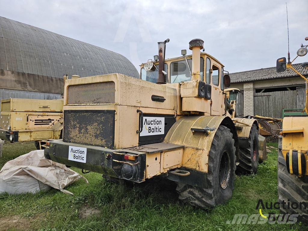  Kirovec K-700A Traktoren