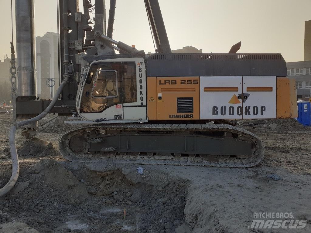 Liebherr LRB255 Rammen
