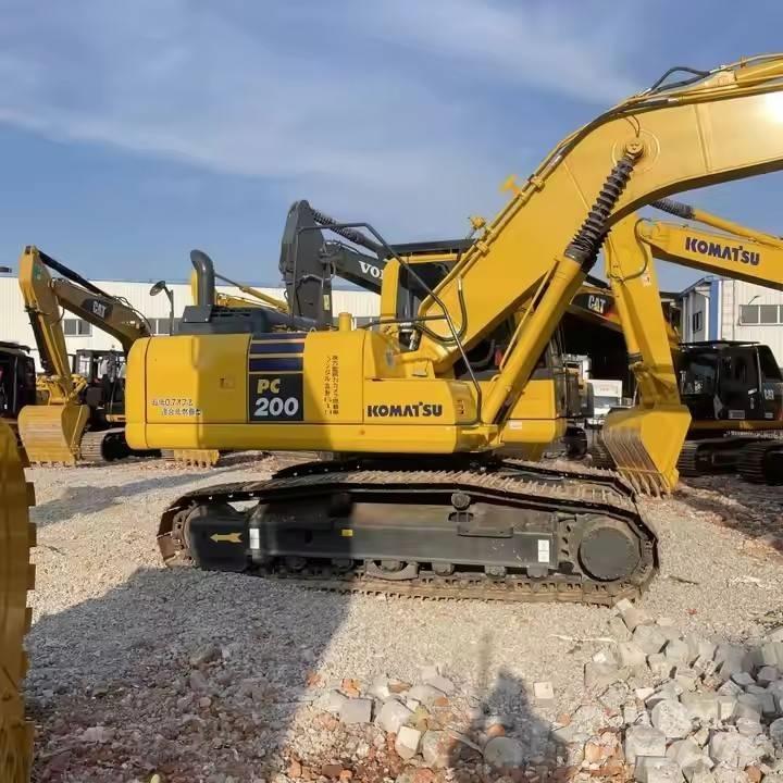Komatsu PC200-8 Raupenbagger