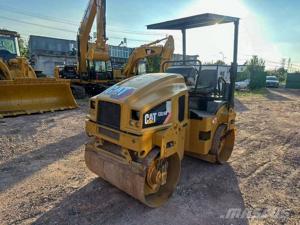 CAT CB 24 B Tandemwalzen