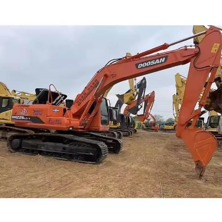 Doosan DH 225 Raupenbagger
