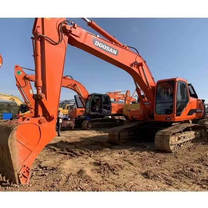 Doosan DH 225 Raupenbagger