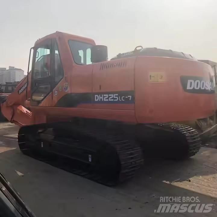 Doosan DH 225 Raupenbagger