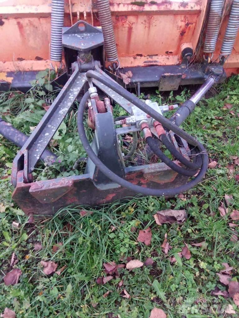  PLUG priključek Schneeschilde und -pflüge