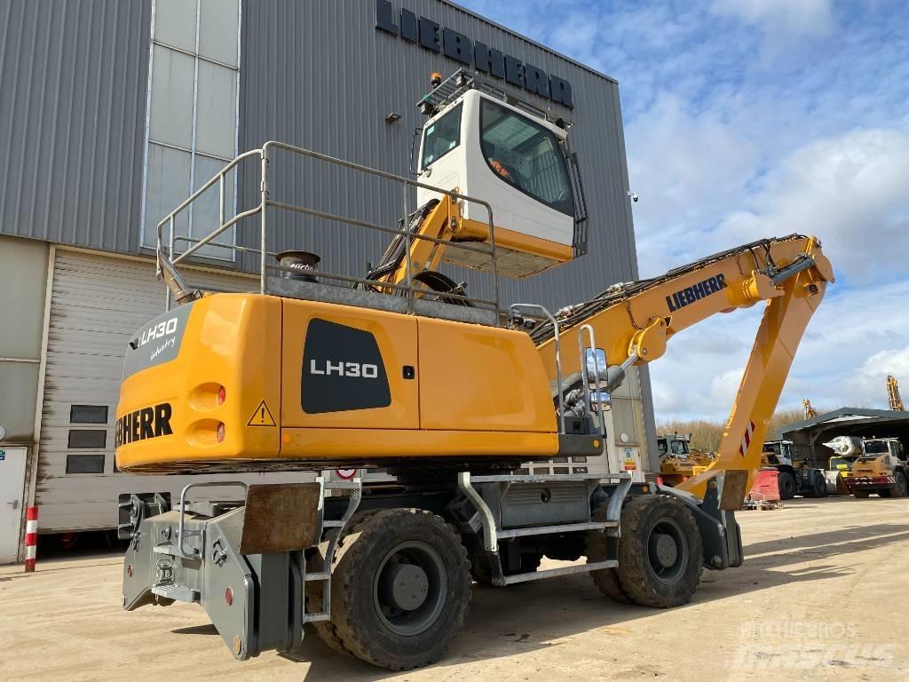Liebherr LH 30 M Materialumschlag