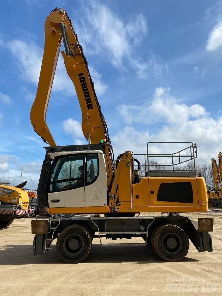 Liebherr LH 30 M Materialumschlag