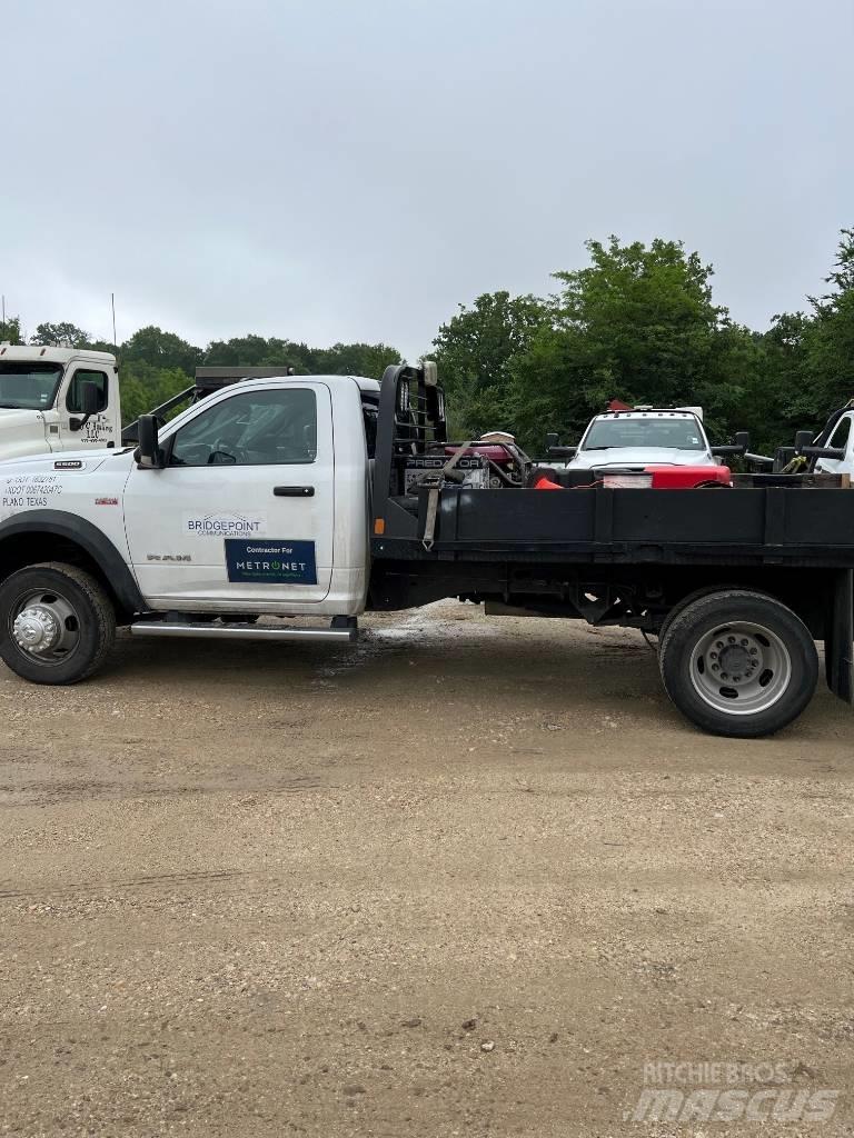 RAM 5500 Pritschenwagen/Pritschenwagen mit Seitenklappe