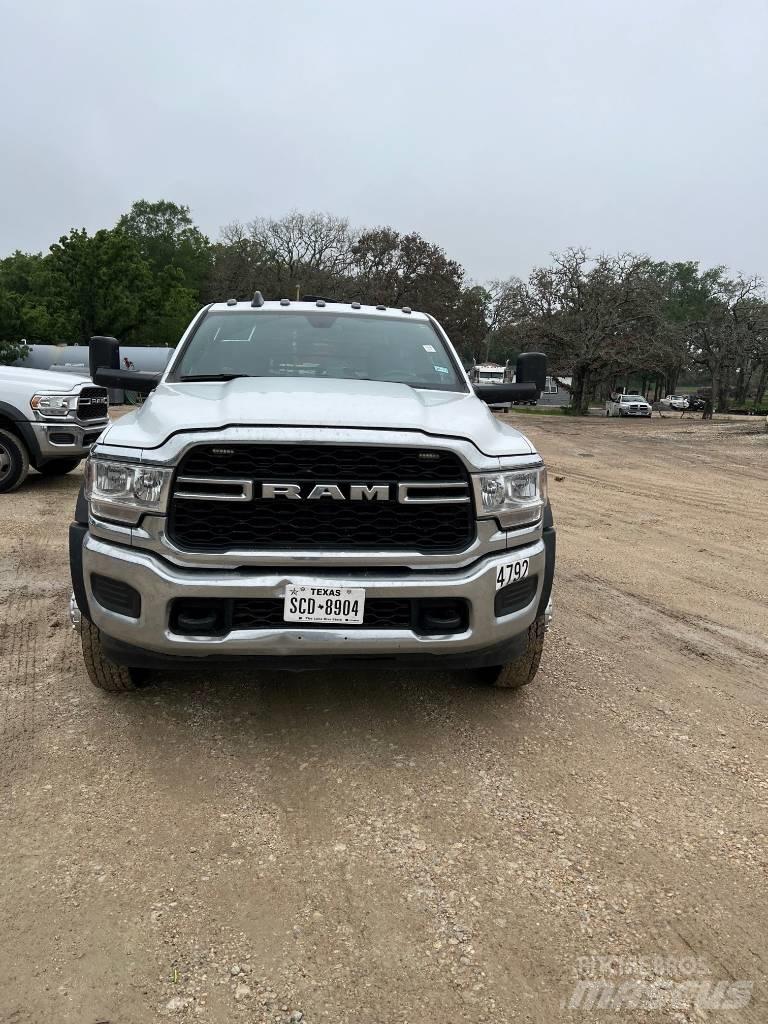 RAM 5500 Pritschenwagen/Pritschenwagen mit Seitenklappe