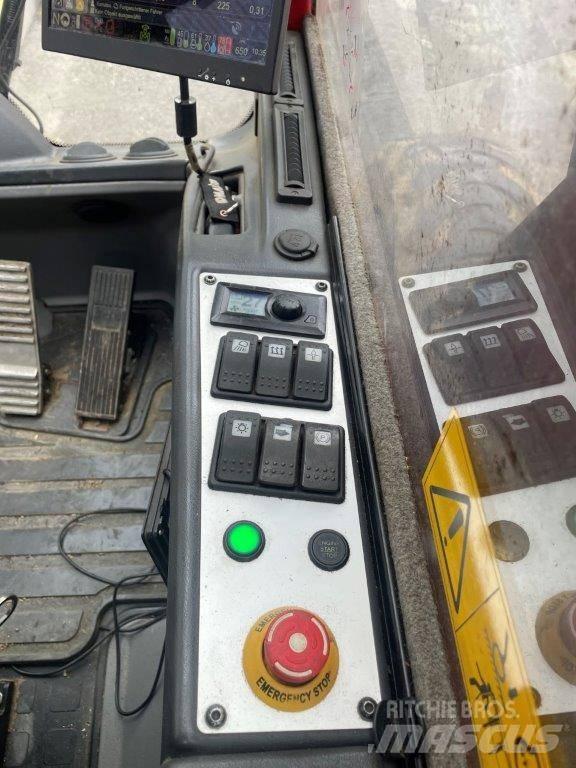 Komatsu 931 XC Harvester