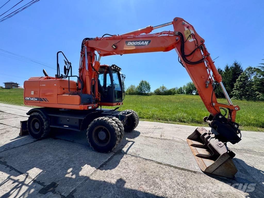 Doosan DX 140 W-3 Mobilbagger