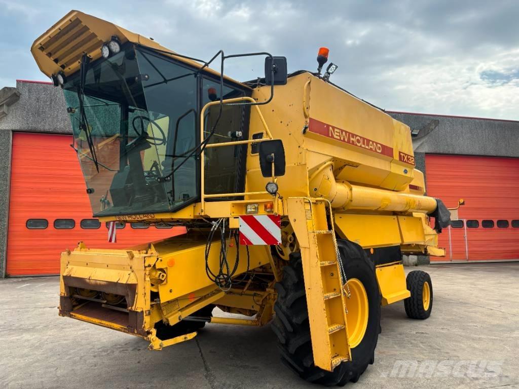 New Holland TX 32 Mähdrescher
