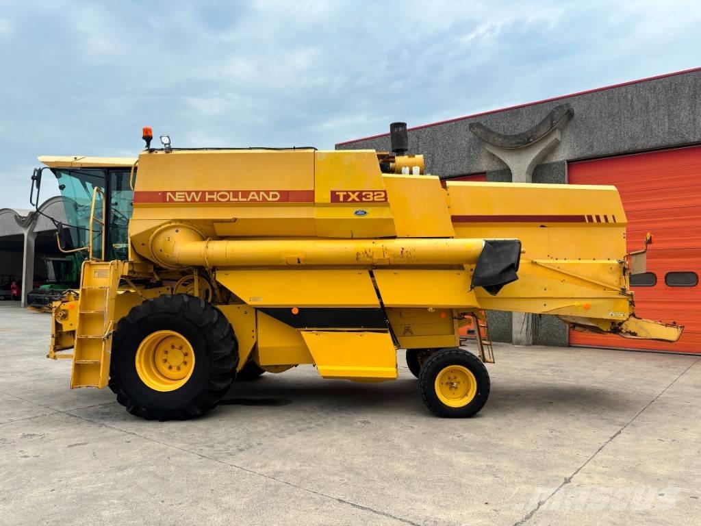New Holland TX 32 Mähdrescher