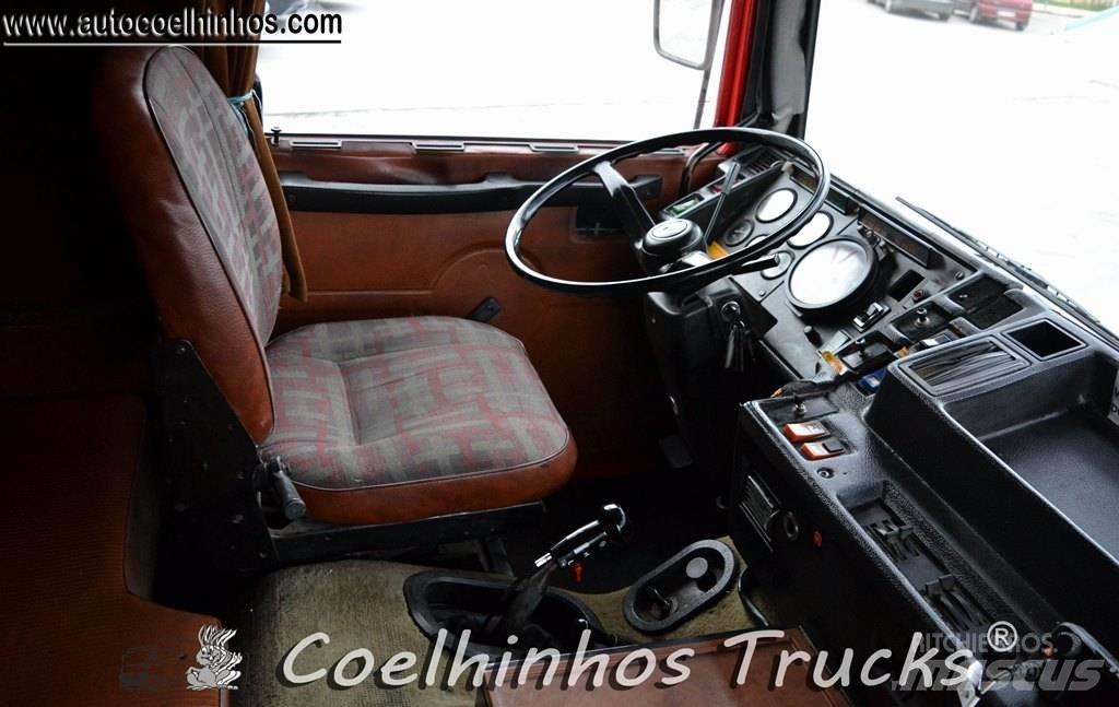 Volvo F10 Pritschenwagen/Pritschenwagen mit Seitenklappe