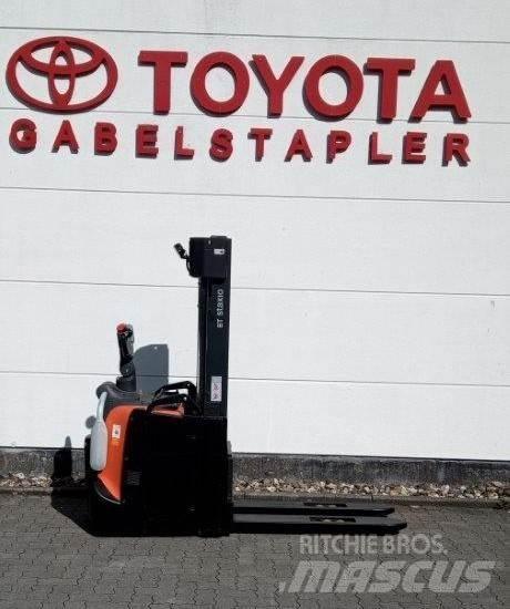 Toyota SPE140L Deichselstapler
