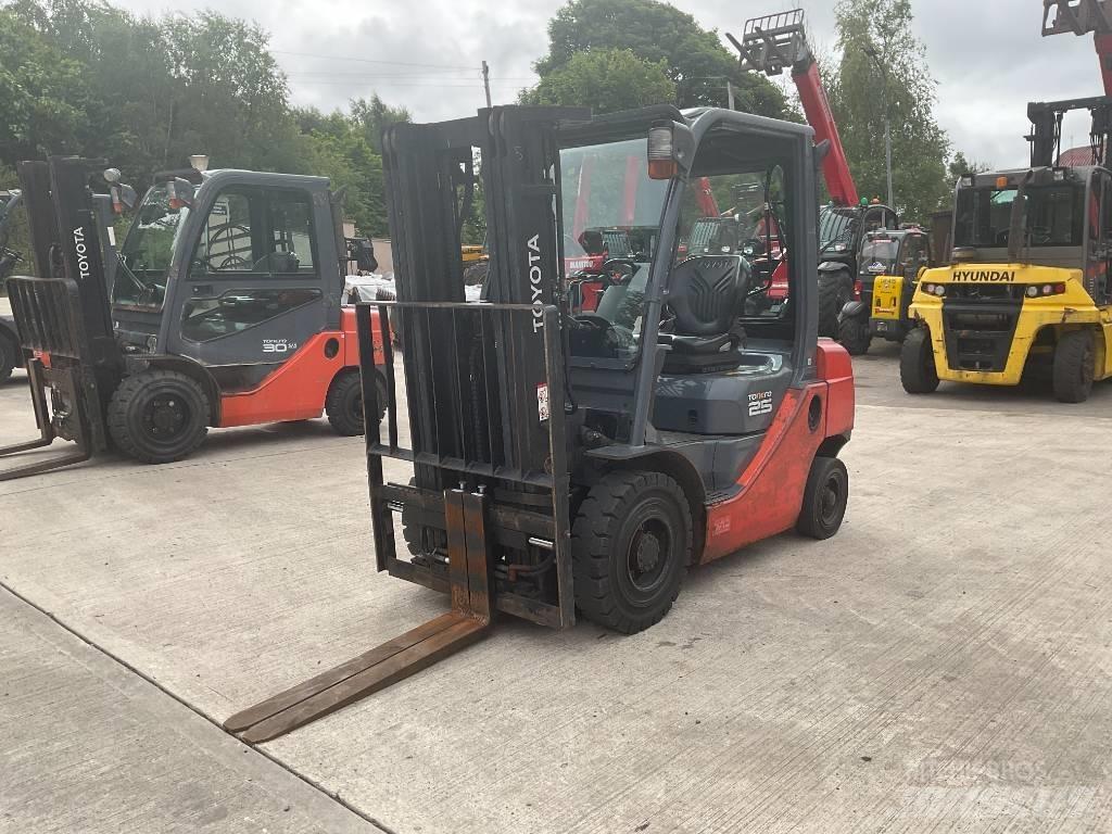 Toyota 02-8 FDF 25 Diesel heftrucks