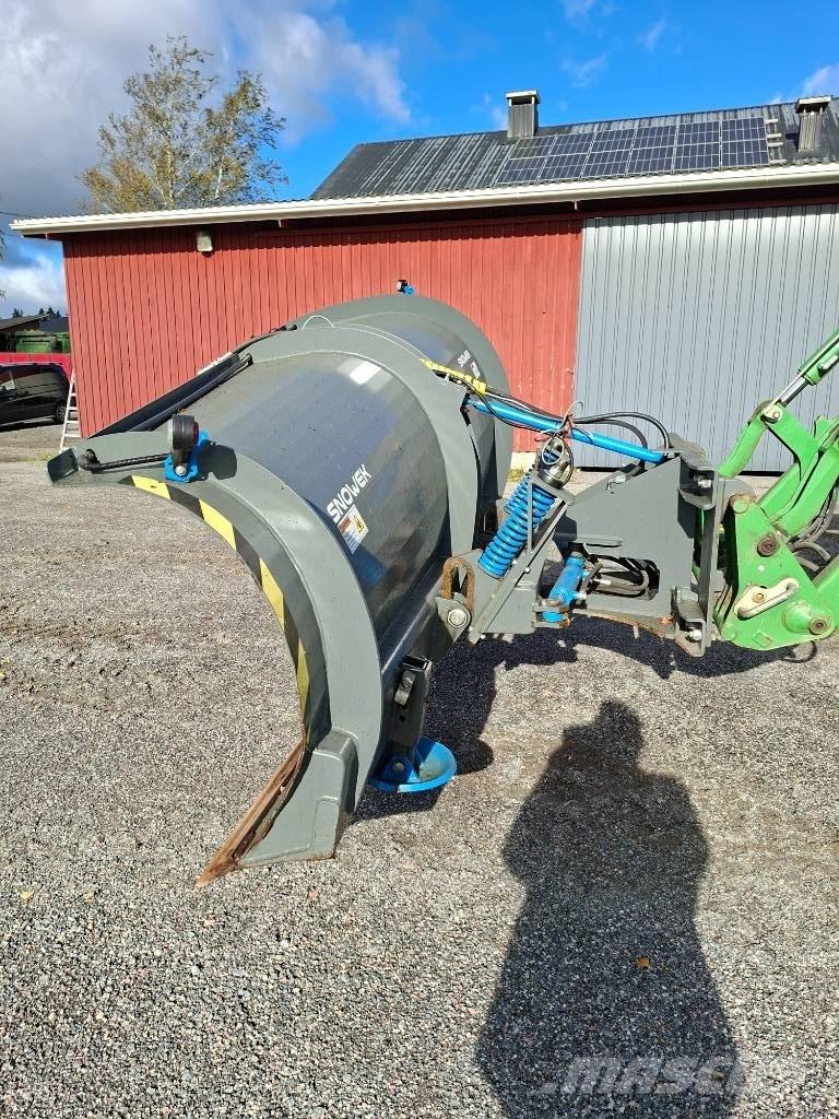 Snowek Alueaura Schneeschilde und -pflüge