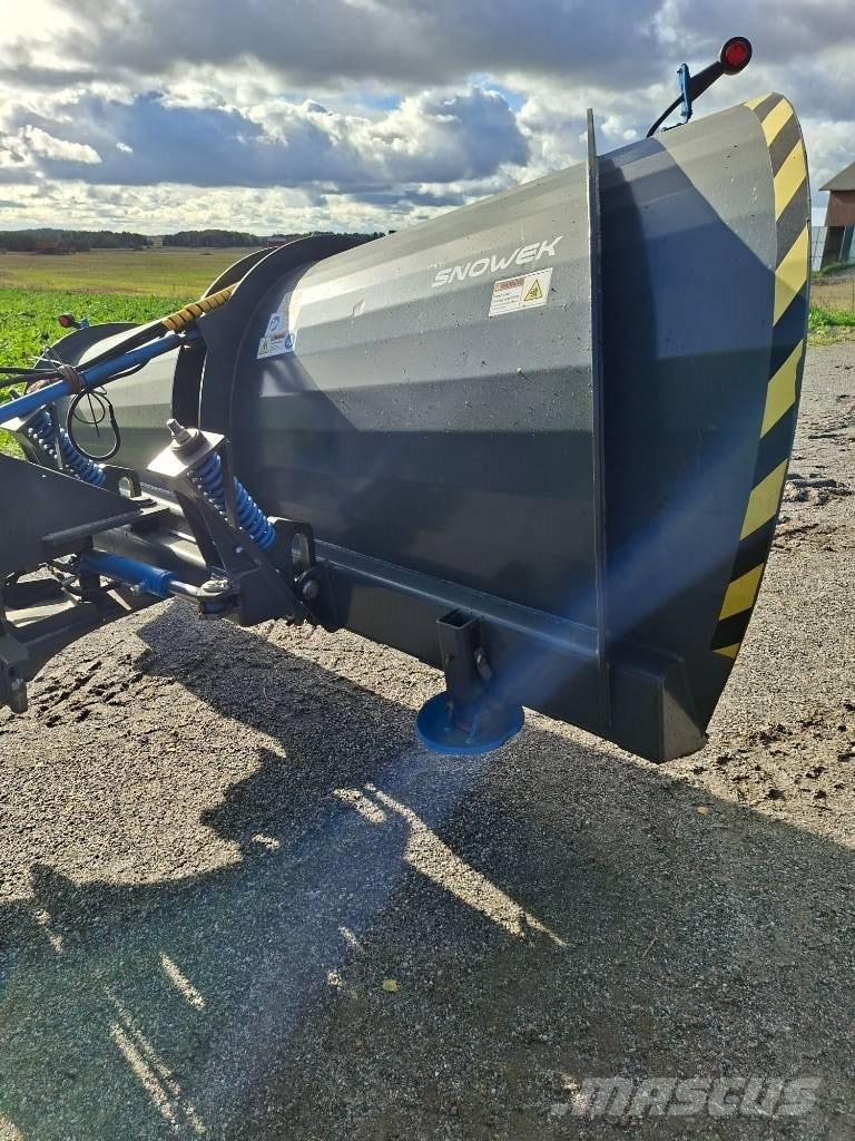 Snowek Alueaura Schneeschilde und -pflüge