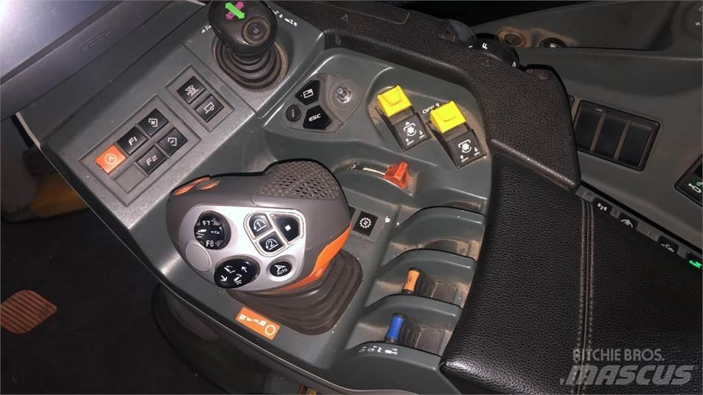 CLAAS AXION 810 Traktoren