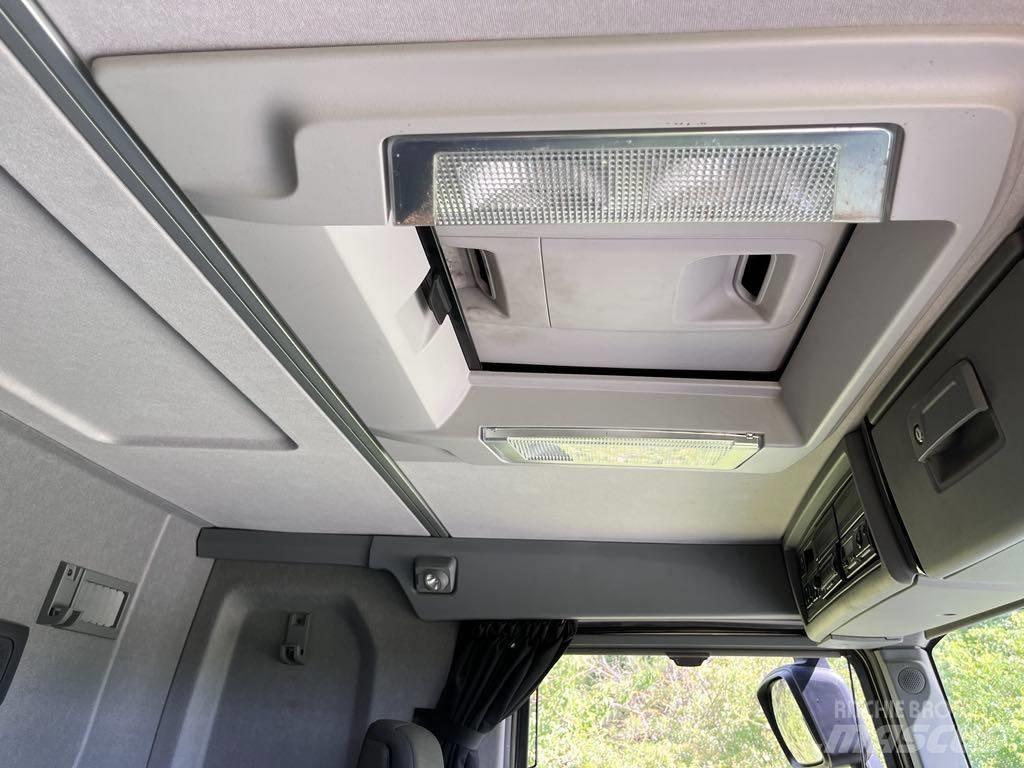 Renault Kerax 6x4 Ladekrane