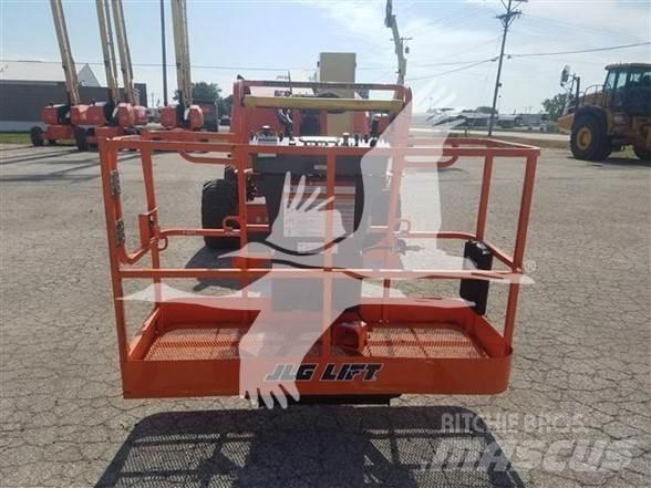 JLG 450AJ Gelenkteleskoparbeitsbühnen