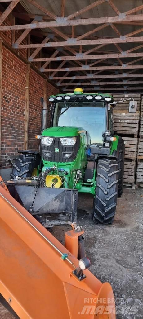 John Deere 6125 R Traktoren