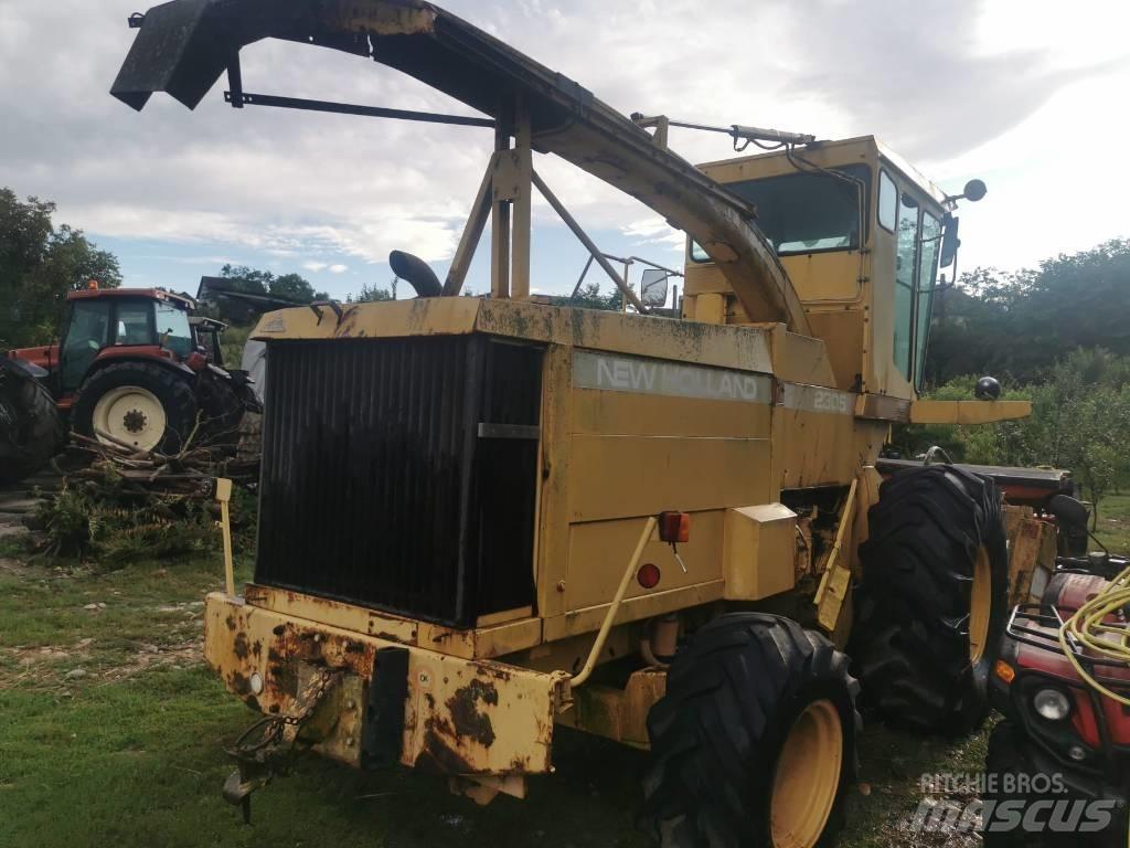 New Holland 2305 Selbstfahrende Häcksler