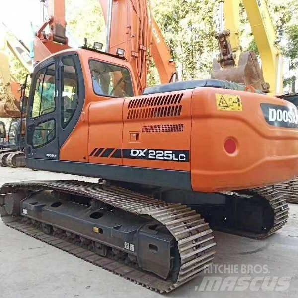 Doosan DX 225 Raupenbagger
