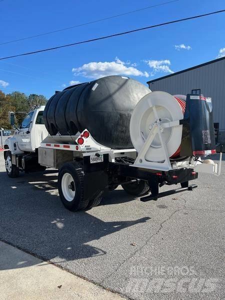 Sterling L9500 Saug- und Druckwagen