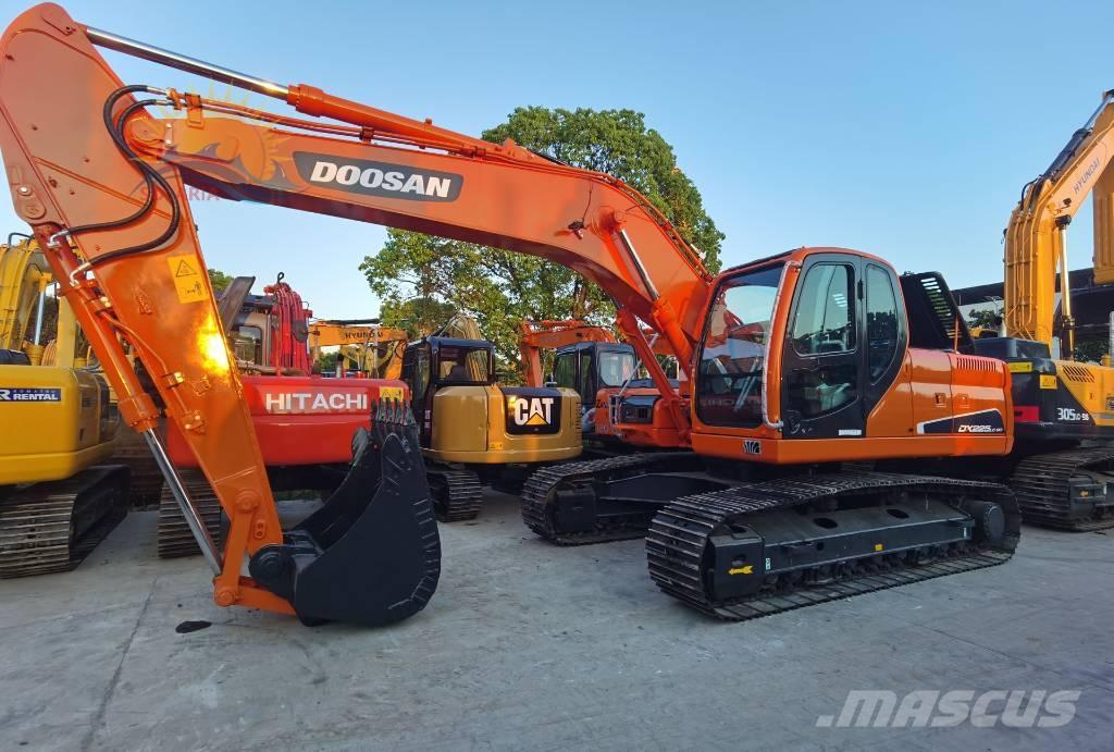 Doosan DX 225 LC Raupenbagger