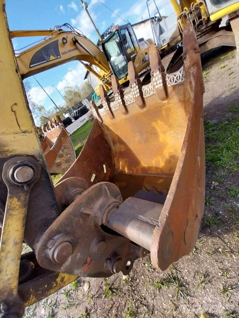 New Holland E 305 Raupenbagger