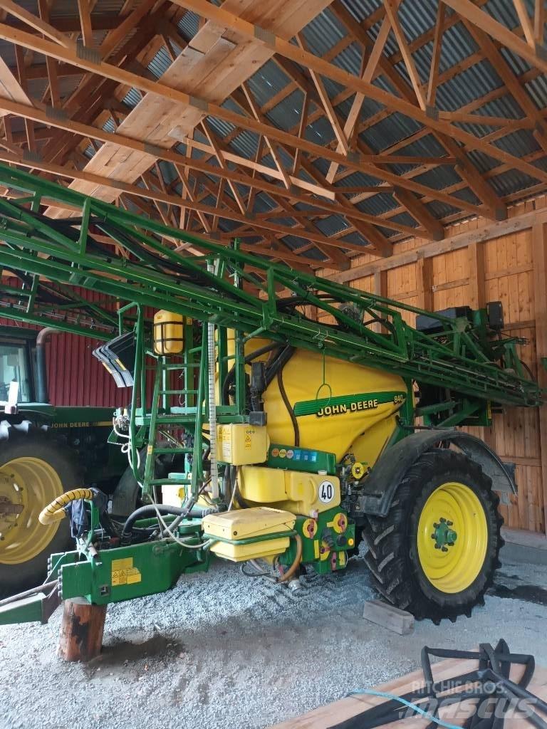 John Deere 840 Anhängespritzen