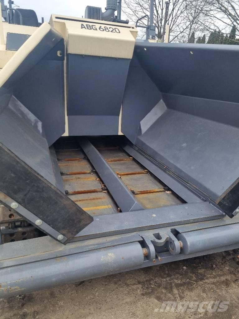 Volvo Titan 6820 Strassenfertiger