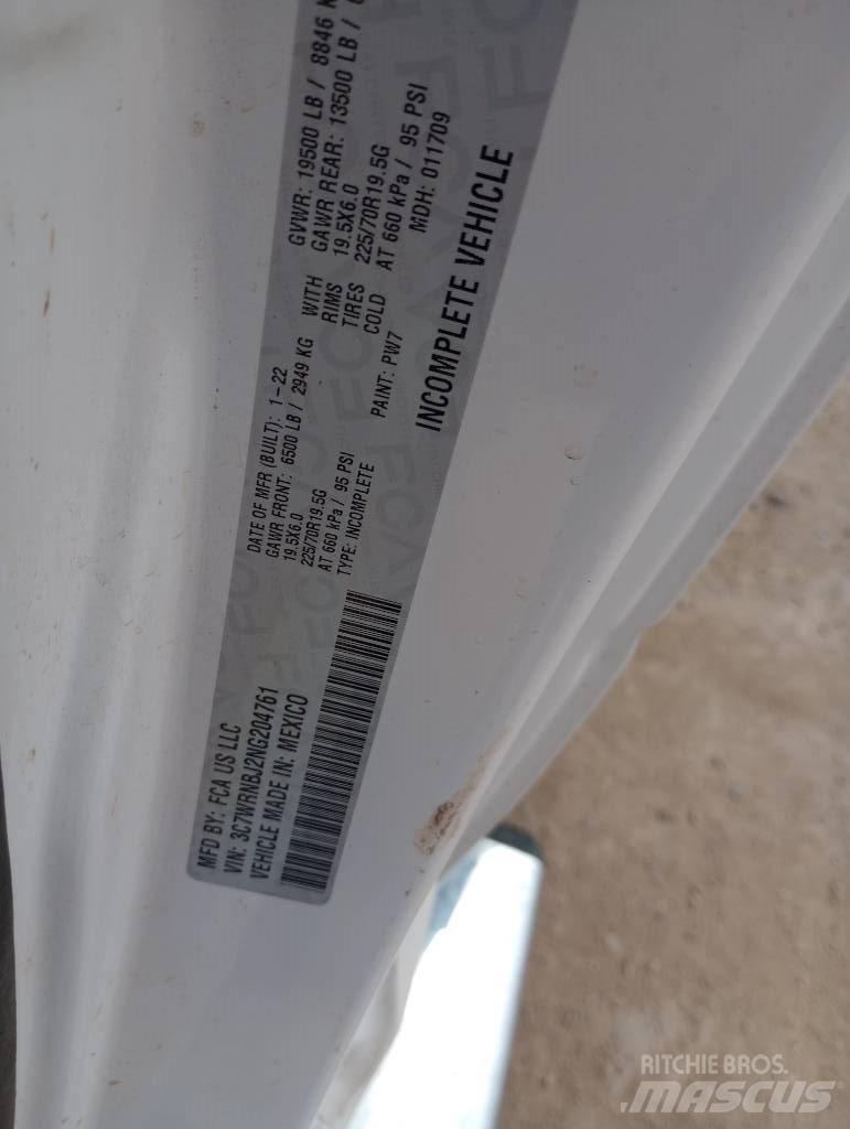 RAM 5500 Pritschenwagen/Pritschenwagen mit Seitenklappe