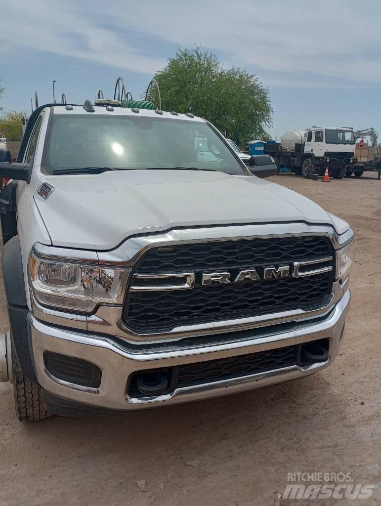 RAM 5500 Pritschenwagen/Pritschenwagen mit Seitenklappe