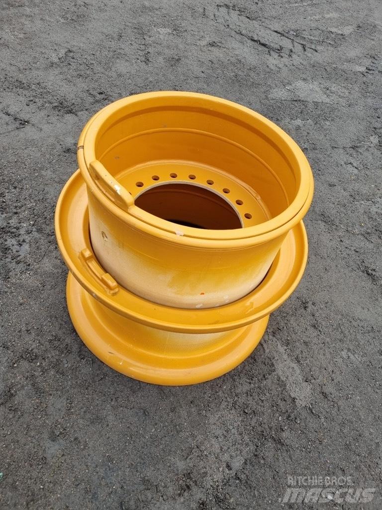 CASE 921 E rims Reifen