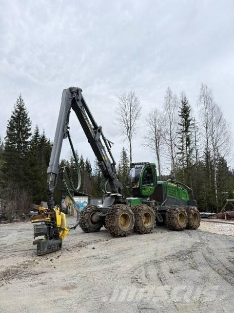 John Deere 1270 G Harvester
