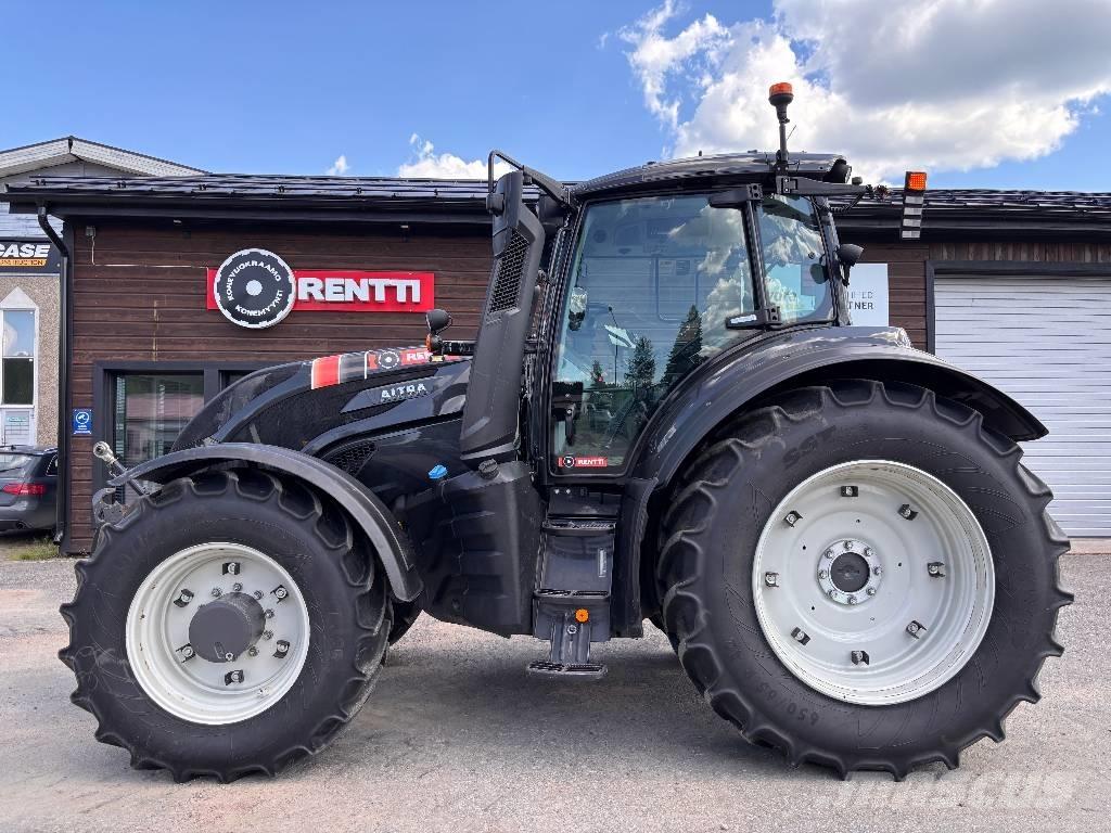 Valtra T 215 Versu Traktoren