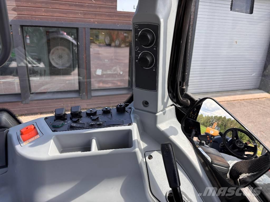 Valtra T 215 Versu Traktoren