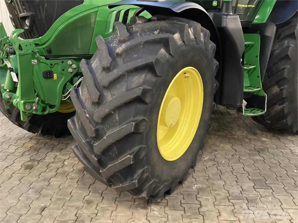 John Deere 6215R Traktoren